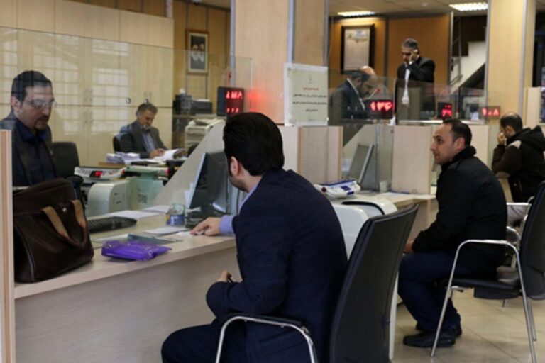 چرا بانک‌ها به برخی ها وام می دهند به برخی نمی دهند؟
