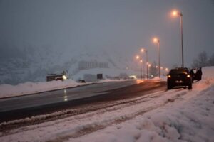 تردد در محورهای کوهستانی آذربایجان شرقی با زنجیر چرخ امکان پذیر است