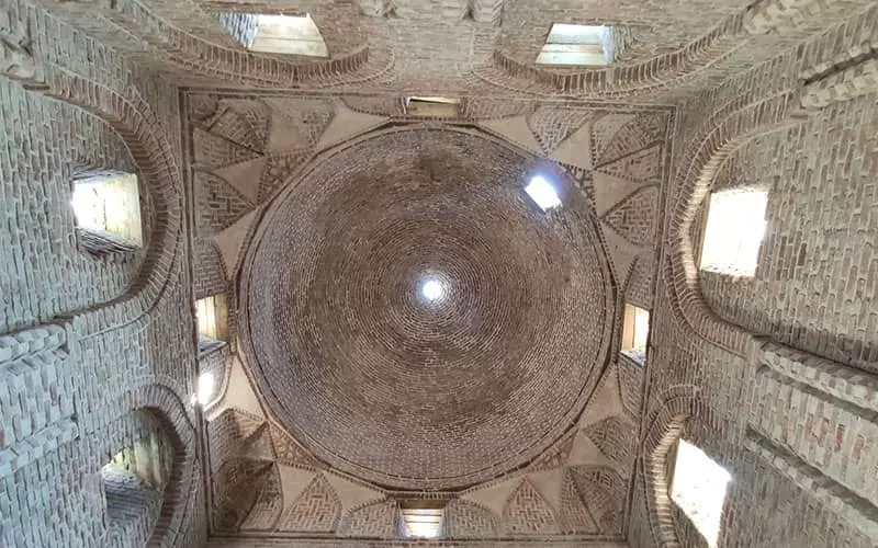 گنبد سرخ مراغه: نگینی درخشان در تاج معماری آذری