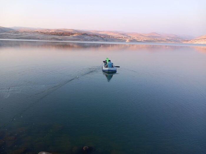 سوزاندن ۱۲۰۰ مترمربع تور ماهیگیری غیرمجاز در مراغه