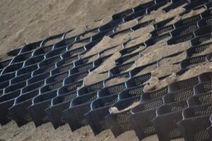 ژئوسل: راهکاری نوین در مهندسی ژئوسنتتیک برای تثبیت خاک و بهبود سازه‌های عمرانی