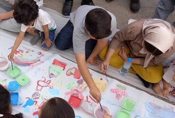 کودکان مراغه با نقاشی یک کیلومتری، شهر را رنگی کردند!