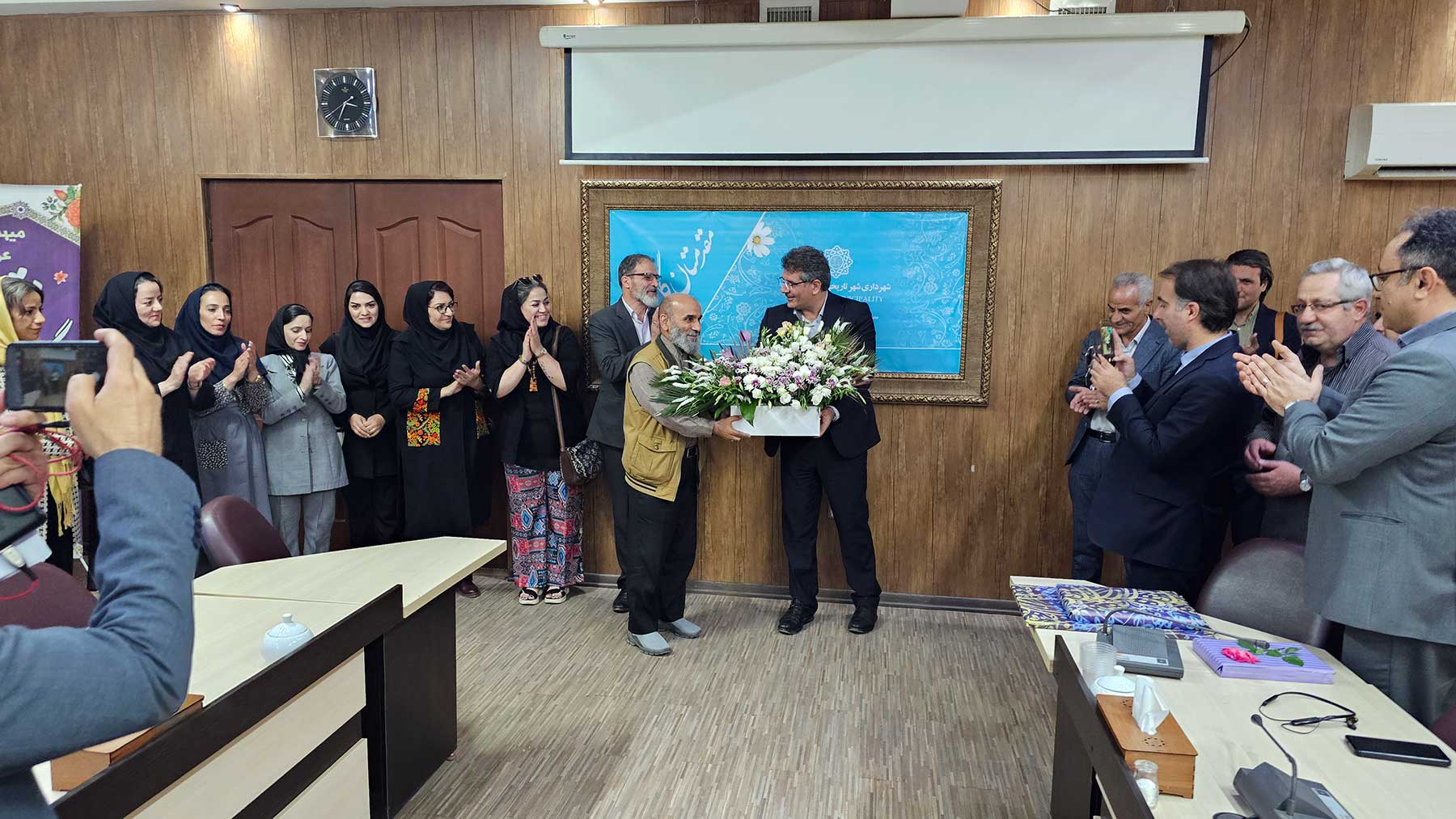 سپاس هنرمندان از شهردار مراغه؛ تجلیل خودجوش از دکتر شهرام مروتی