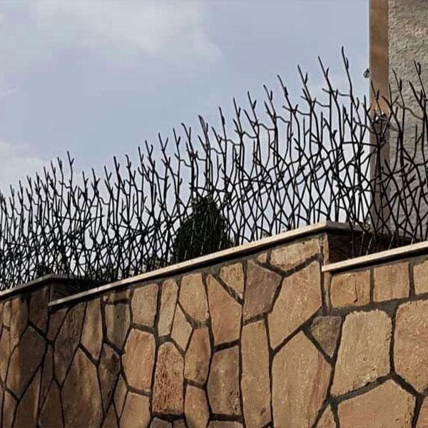 حفاظ دیوار شاخ گوزنی: ویژگی‌ها و کاربردهای بی‌نظیر برای امنیت و زیبایی محله شما
