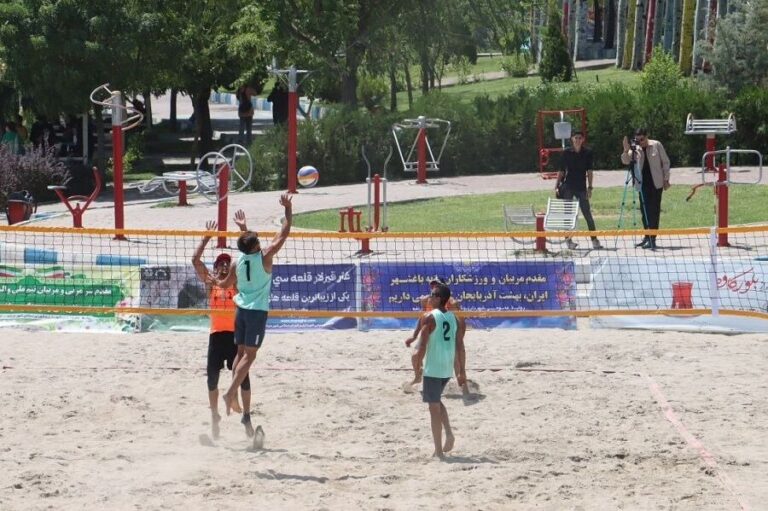 دانشگاه آزاد اسلامی مراغه بر سکوی قهرمانی مسابقات والیبال ساحلی ایستاد