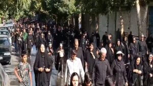 همایش پیاده‌روی حرم تا حرم با حضور شهروندان مراغه‌ای