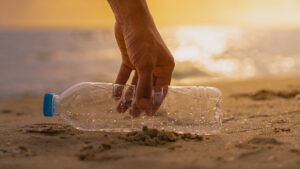 ربات هوشمند ایرانی سواحل را از زباله‌های پلاستیکی پاک می‌کند