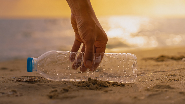 ربات هوشمند ایرانی سواحل را از زباله‌های پلاستیکی پاک می‌کند