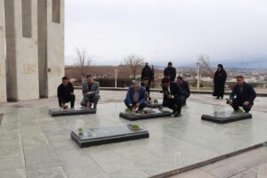 ادای احترام مسئولان مدیریت شهری به مقام شامخ شهدای گمنام مراغه در ساعت آغازین سال جدید