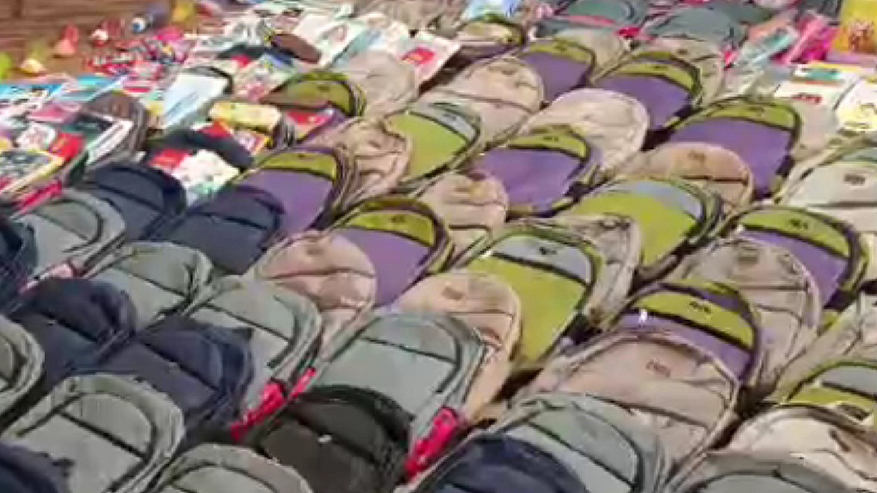 اهدای ۱۲۰ بسته لوازم‌التحریر به دانش‌آموزان نیازمند مراغه