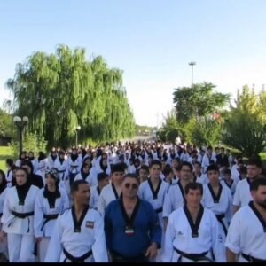 گرامیداشت هفته دفاع مقدس با همایش تکواندوکاران مراغه