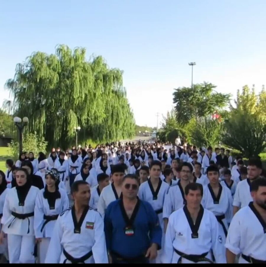 گرامیداشت هفته دفاع مقدس با همایش تکواندوکاران مراغه
