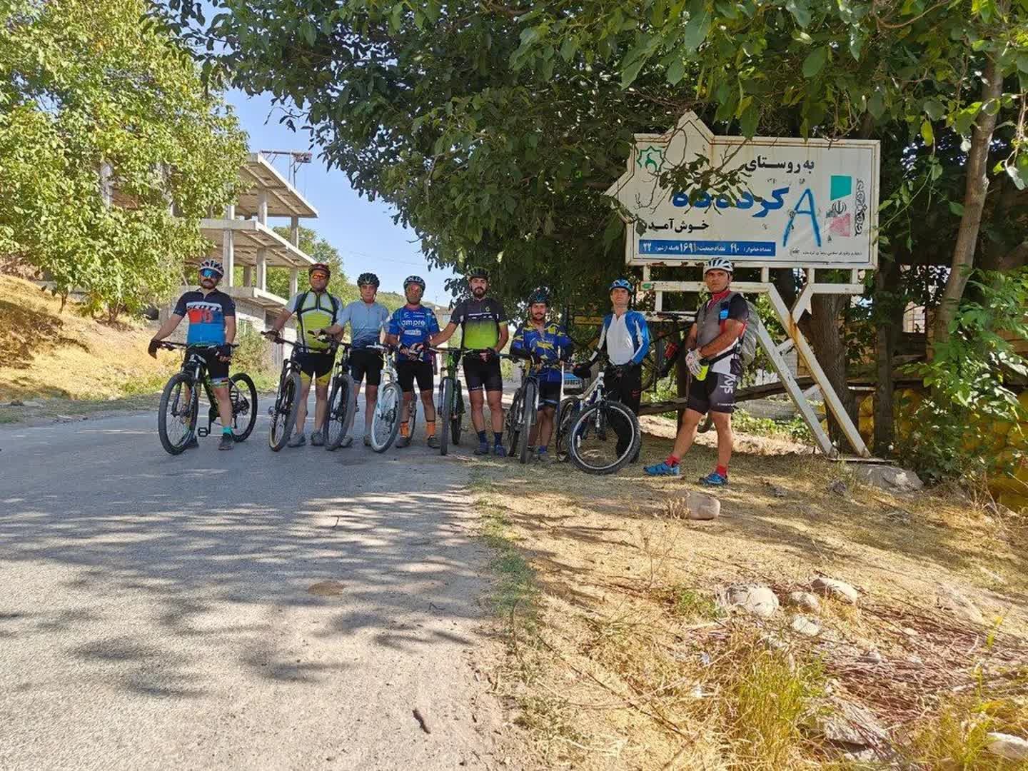 همزمان با هفته وحدت؛ رکاب‌زنی دوچرخه‌سواران مراغه در مسیر مراغه تا روستای کرده‌ده
