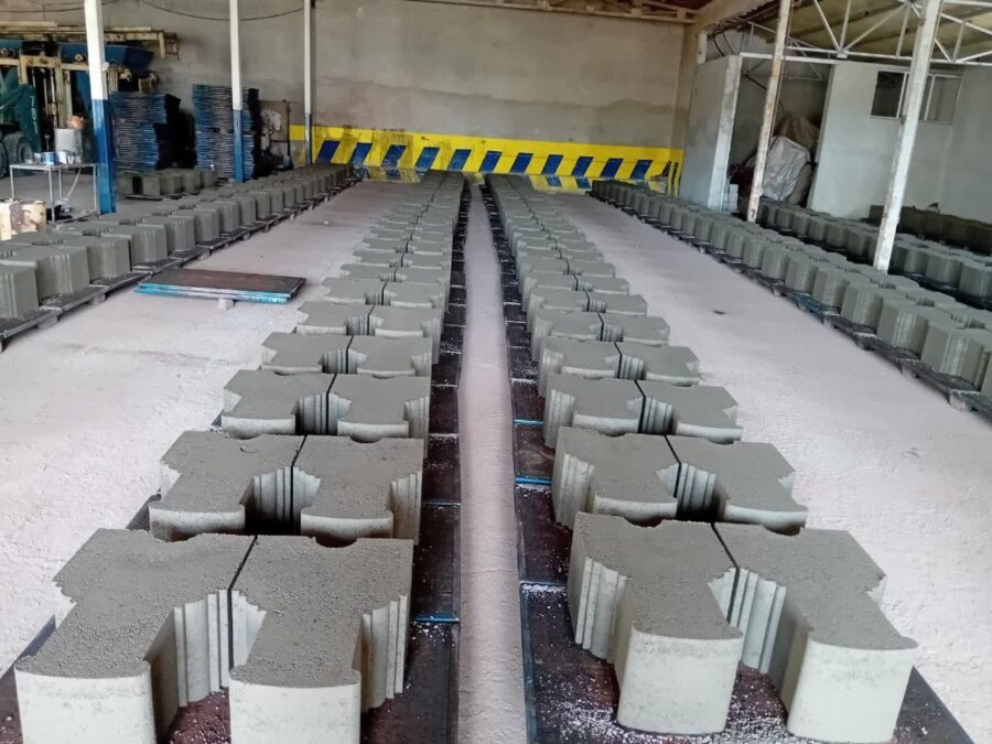 آغاز تولید نیوجرسی عروسکی در کارخانه قطعات بتنی شماره یک شهرداری مراغه