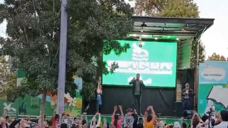 برنامه‌های شاد و فرهنگی تماشاخانه سیار کانون پرورش فکری در مراغه