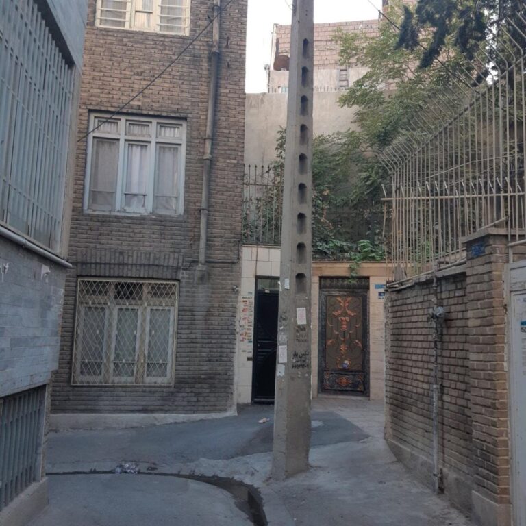 لزوم جمع‌آوری تیرهای برق پرخطر در مراغه