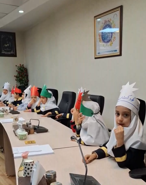 نونهالان پیش‌دبستانی آفتاب با شور و شوق از شورای شهر مراغه بازدید کردند