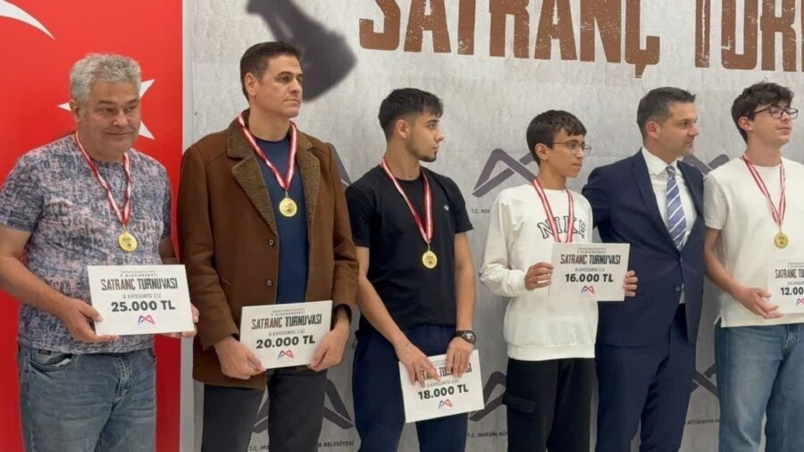 شطرنج‌باز مراغه‌ای در مسابقات بین‌المللی ترکیه به افتخار رسید