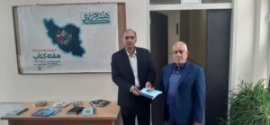 اهدای کتاب در هفته کتاب در اداره ارشاد مراغه