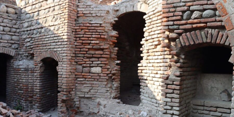 طرح مرمت حمام تاریخی خواجه‌نصیر مراغه رسماً کلید خورد