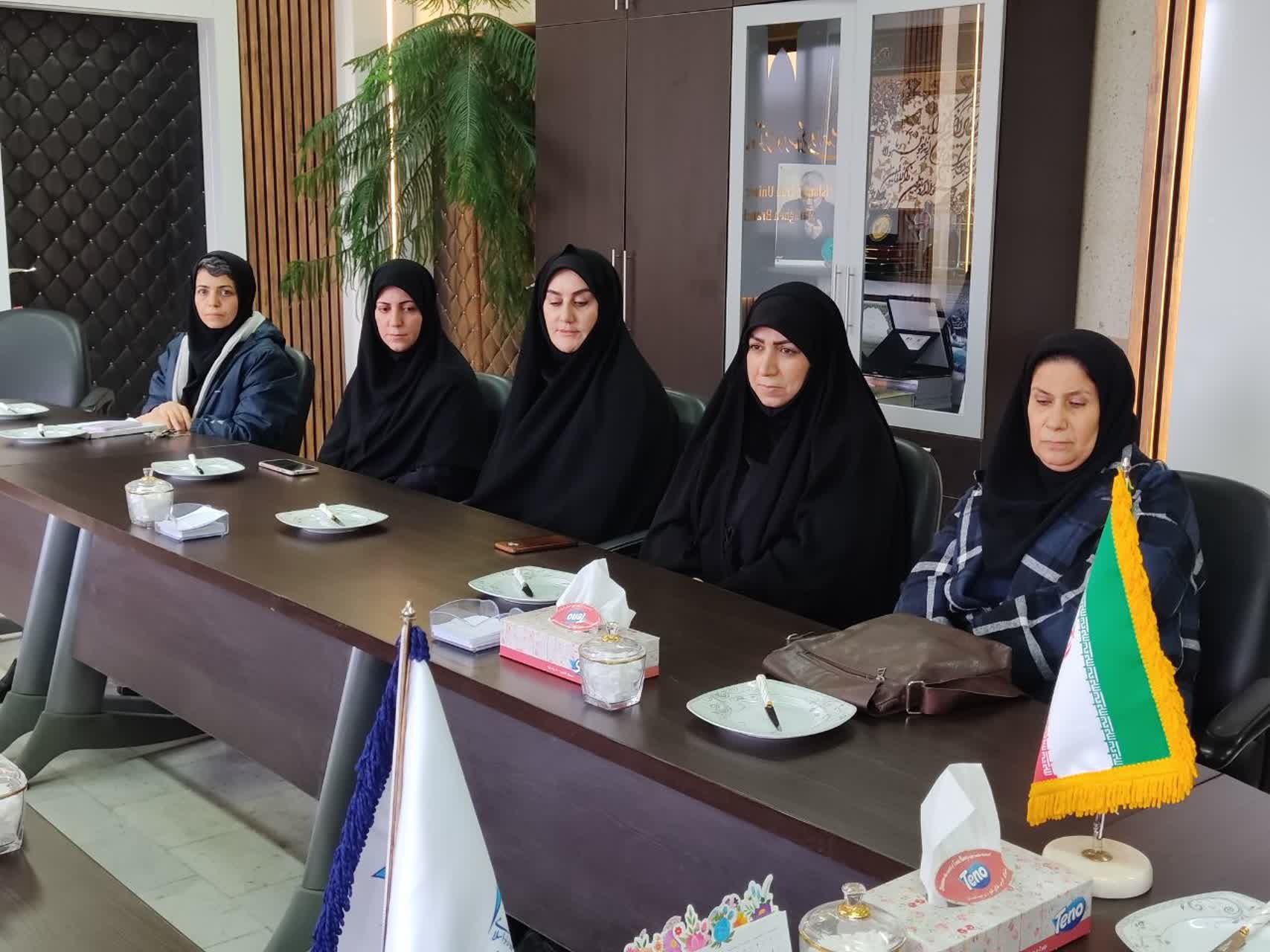 گرامیداشت روز زن و نشست صمیمی بانوان دانشگاه آزاد مراغه