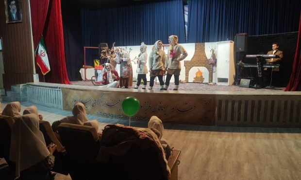 اجرای نمایش کودکانه «بزبزقندی و گرگ قشنگ» در مراغه