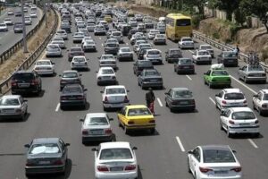 آخرین وضعیت ترافیک جاده‌ای؛ ترافیک سنگین در ورودی‌های تهران و انسداد چند محور شریانی