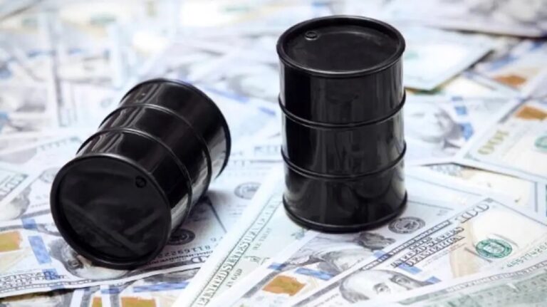 کاهش قیمت نفت در پی توافق ایران و آمریکا برای آتش‌بس موقت