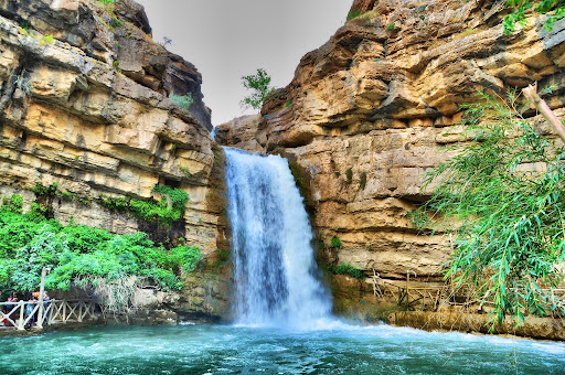 گلی علی بگ؛ آبشاری میان کوه های سرسبز