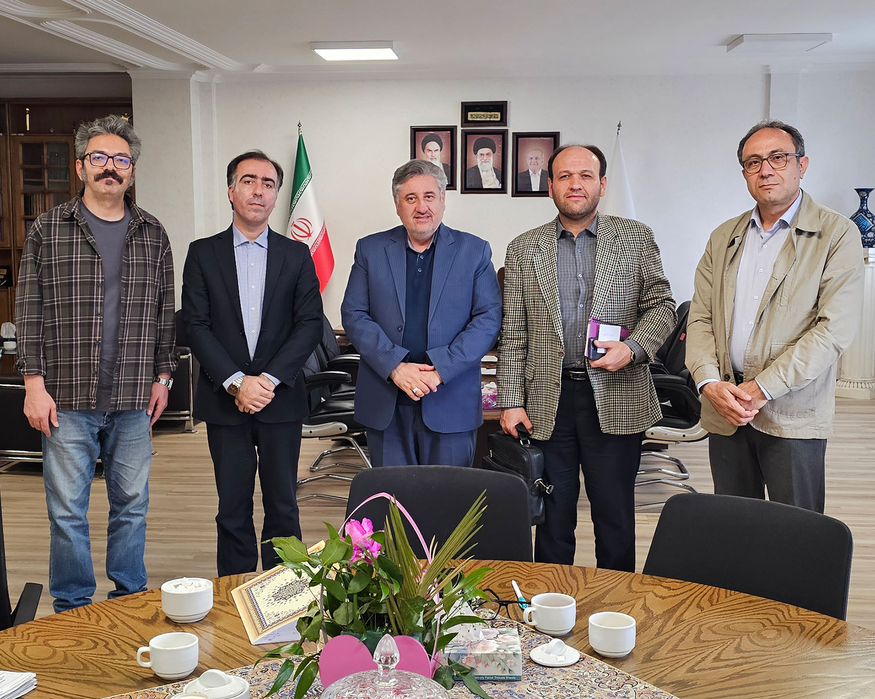 دیدار گروه مطالبات فرهنگ و هنر مراغه با مدیرکلّ فرهنگ و ارشاد اسلامی آذربایجان شرقی