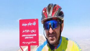 دوچرخه‌سوار هشترودی قله سهند را فتح کرد