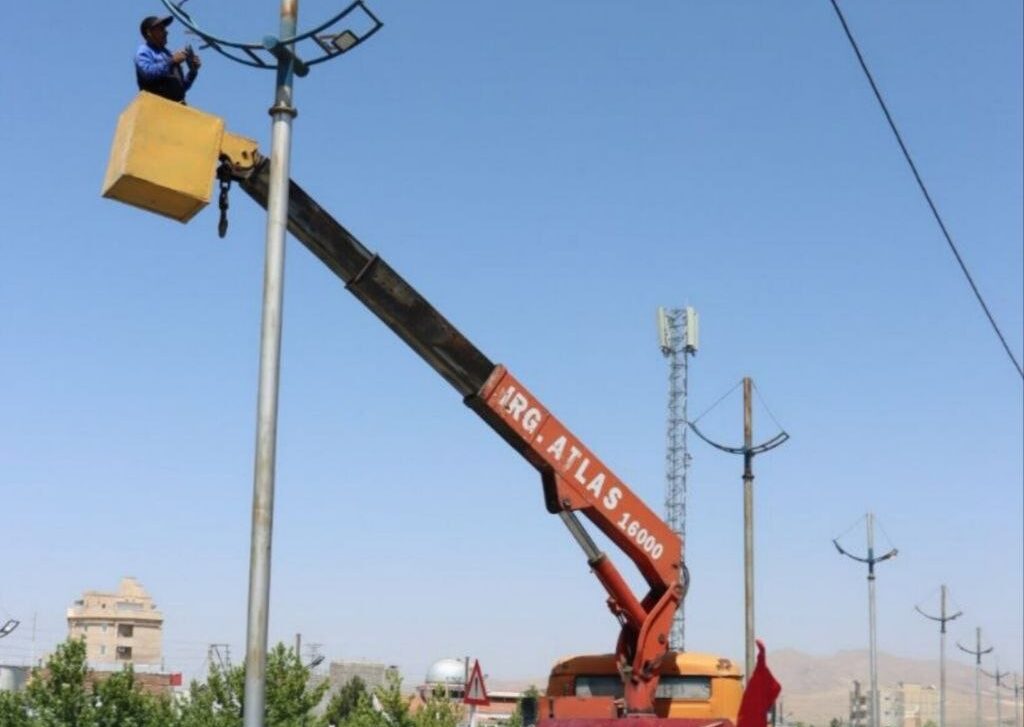 نوسازی روشنایی کانال ولیعصر با چراغ‌های کم‌مصرف